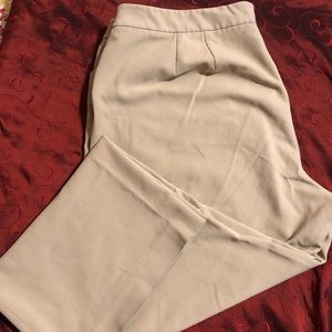 Women’s straight legged trouser 18p. khaki color